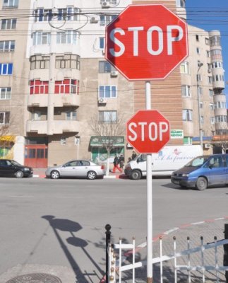 Accident rutier pe Mihai Viteazu: 2 persoane au fost rănite